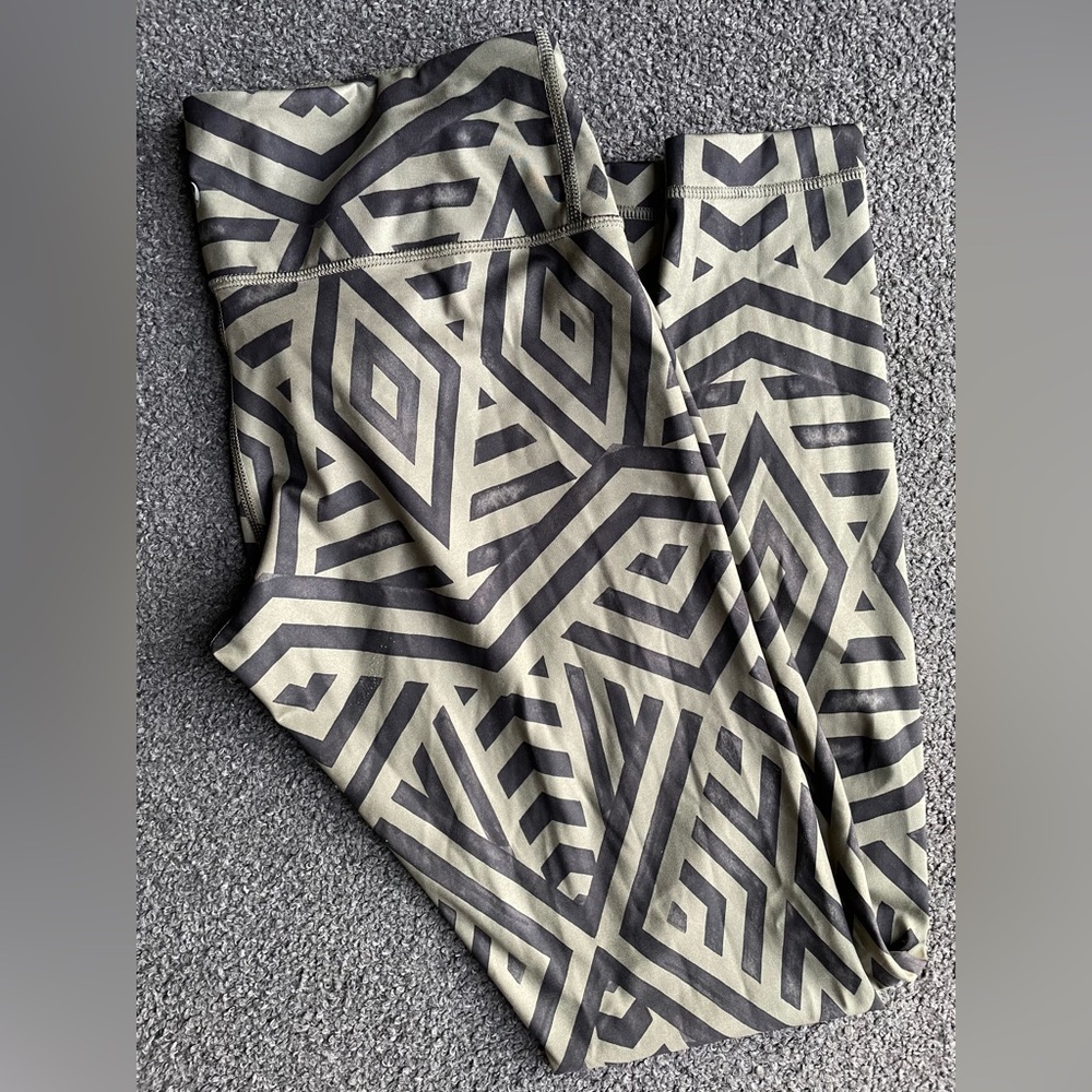 Lululemon Wunder Under Leggings Luxtreme Chevron Shuffle Fatigue Green Black 10